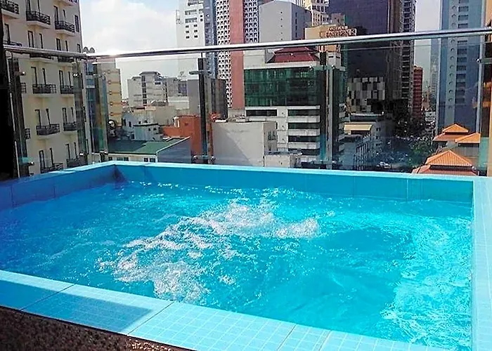 Maxx Makati 4*