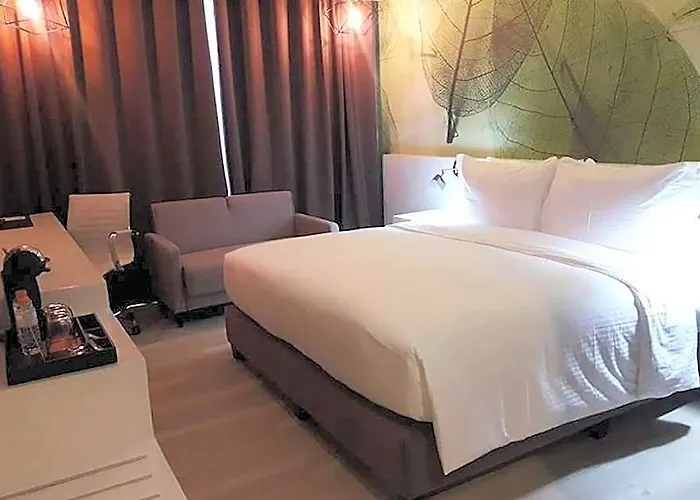 Maxx Makati Hotel 4*